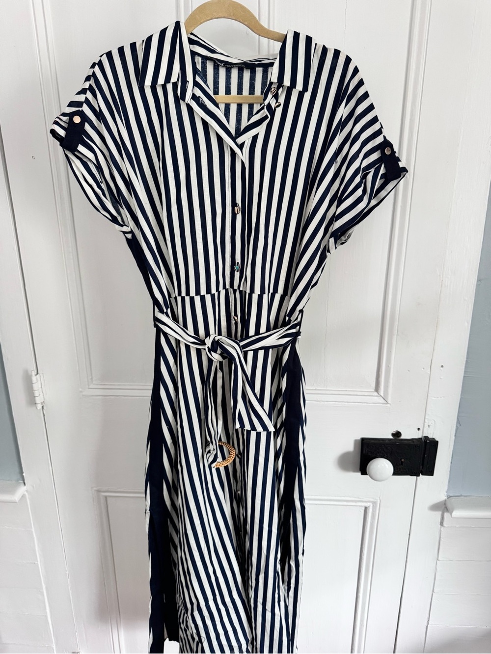 Zara women’s large cotton, blue and white striped maxi/mini dress. EUC.